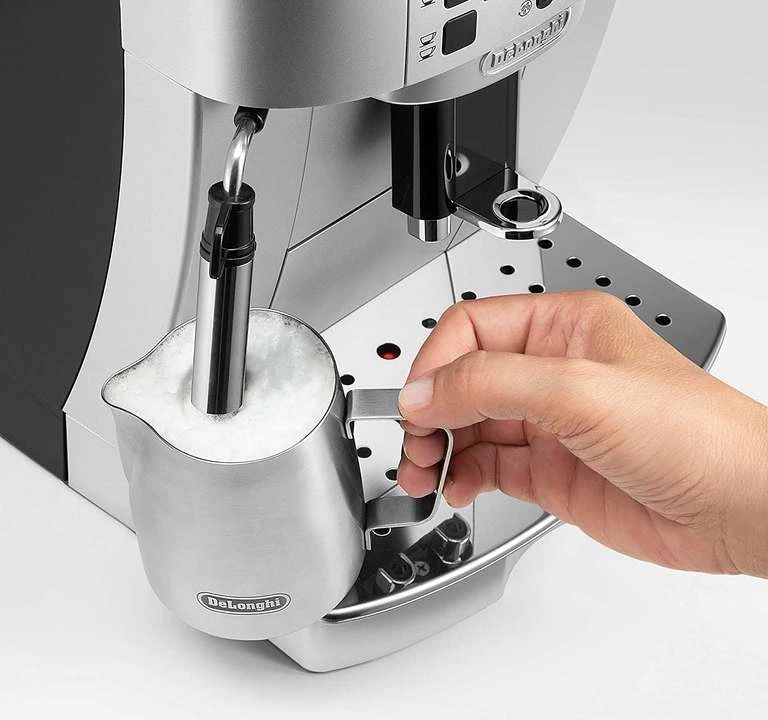 DE'LONGHI Kaffeevollautomat MAGNIFICA S ECAM 22.110.SB Kegelmahlwerk Silber (neuwertig) – Bild 8